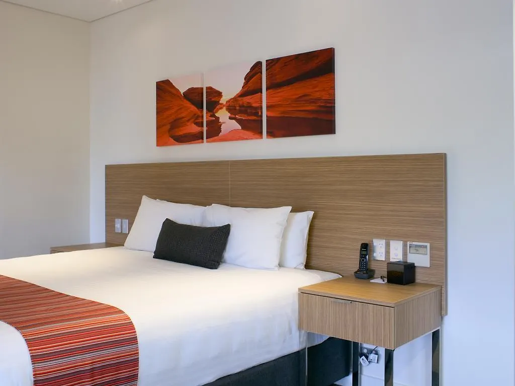 Country Comfort Perth 4*,
